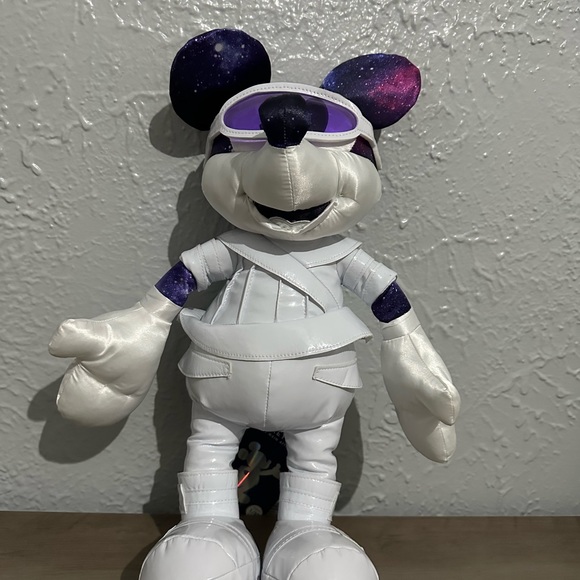 Mickey Mouse Main Attraction Collection - Picture 5 of 8